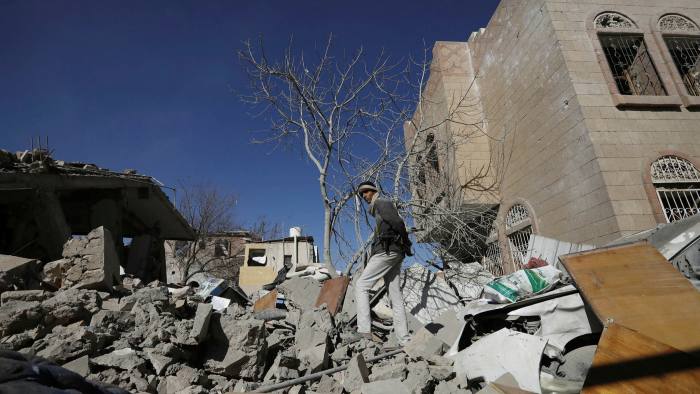 The US Sends Destroyer, Fighter Jets to Defend UAE Amid Houthi Attacks