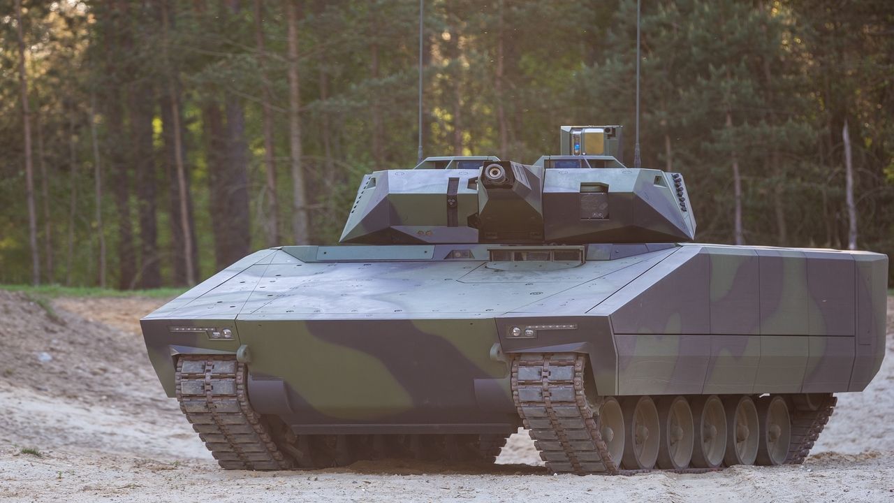 Rheinmetall Unveils Lynx 120 Fire Support Variant