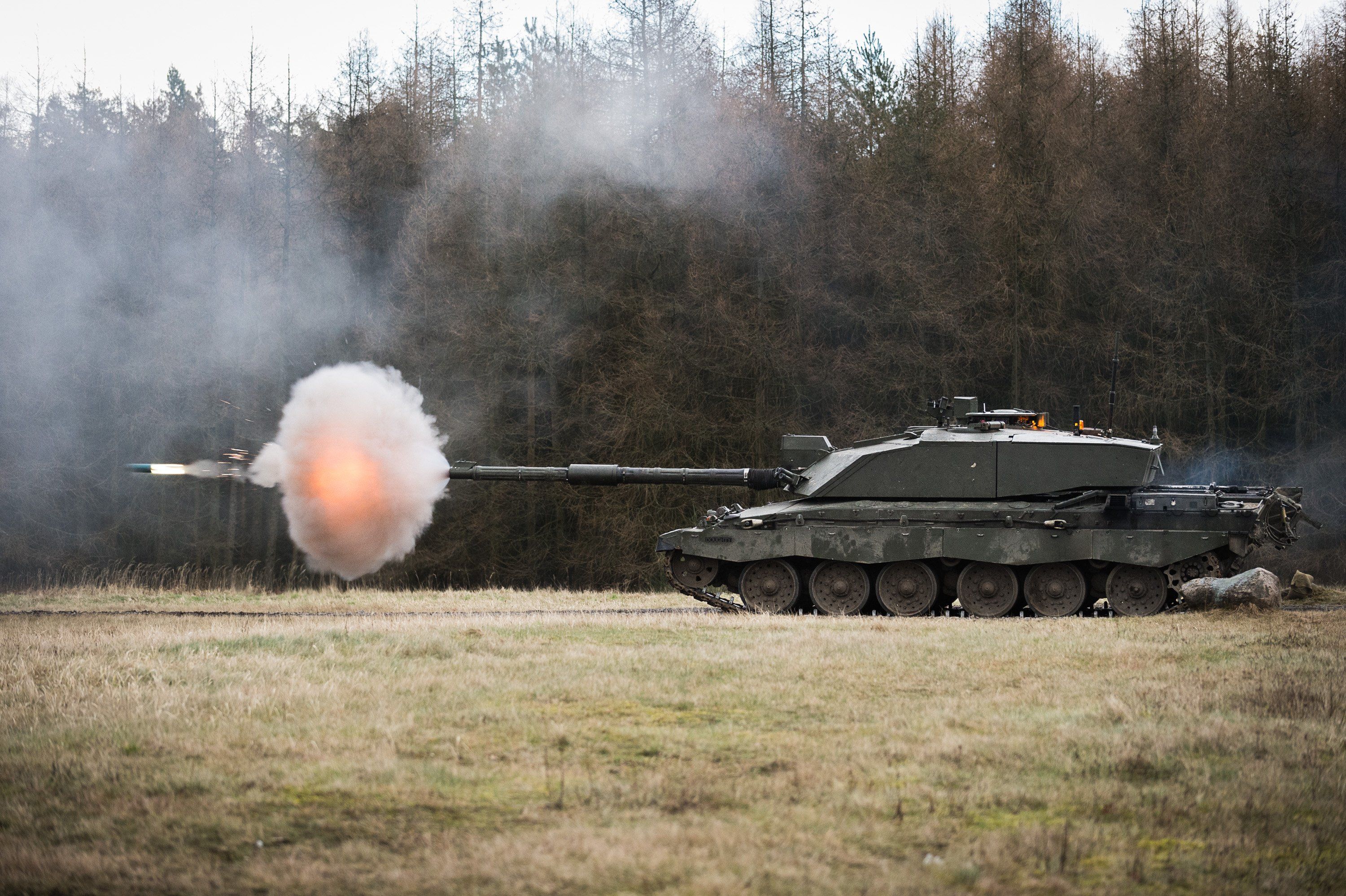 UK Sends Challenger 2 MBTs to Ukraine