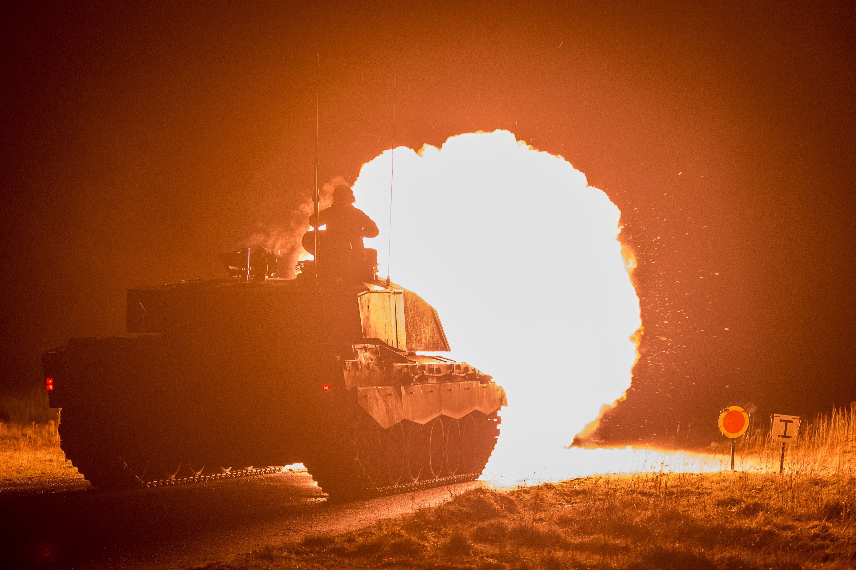 UK Sends Challenger 2 MBTs to Ukraine