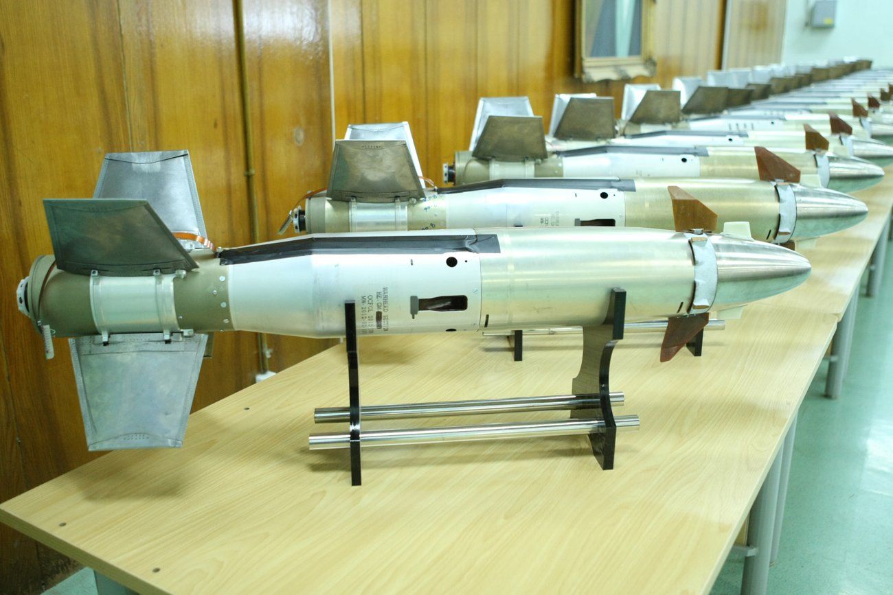 HMS Lancaster Seizes Smuggled Iranian Anti-tank Missiles 