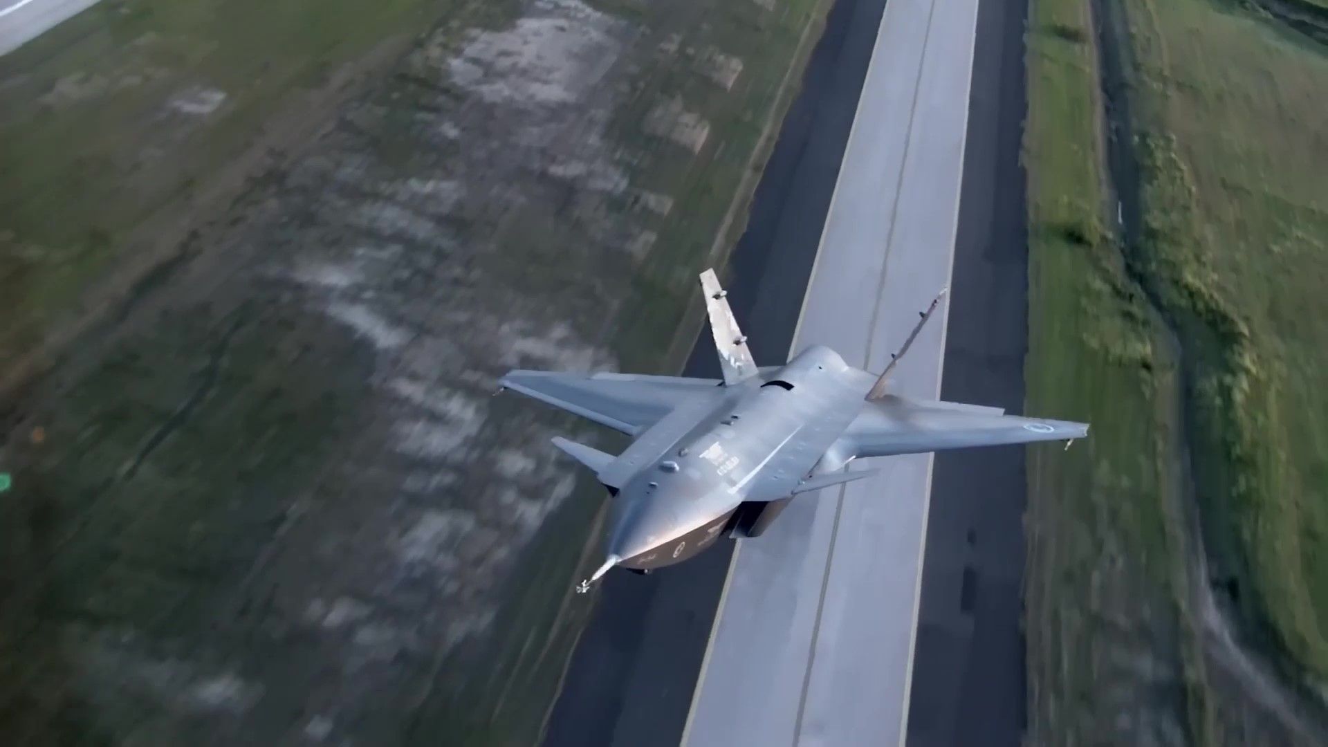 KIZILELMA and AKINCI in formation flight TurDef.jpg