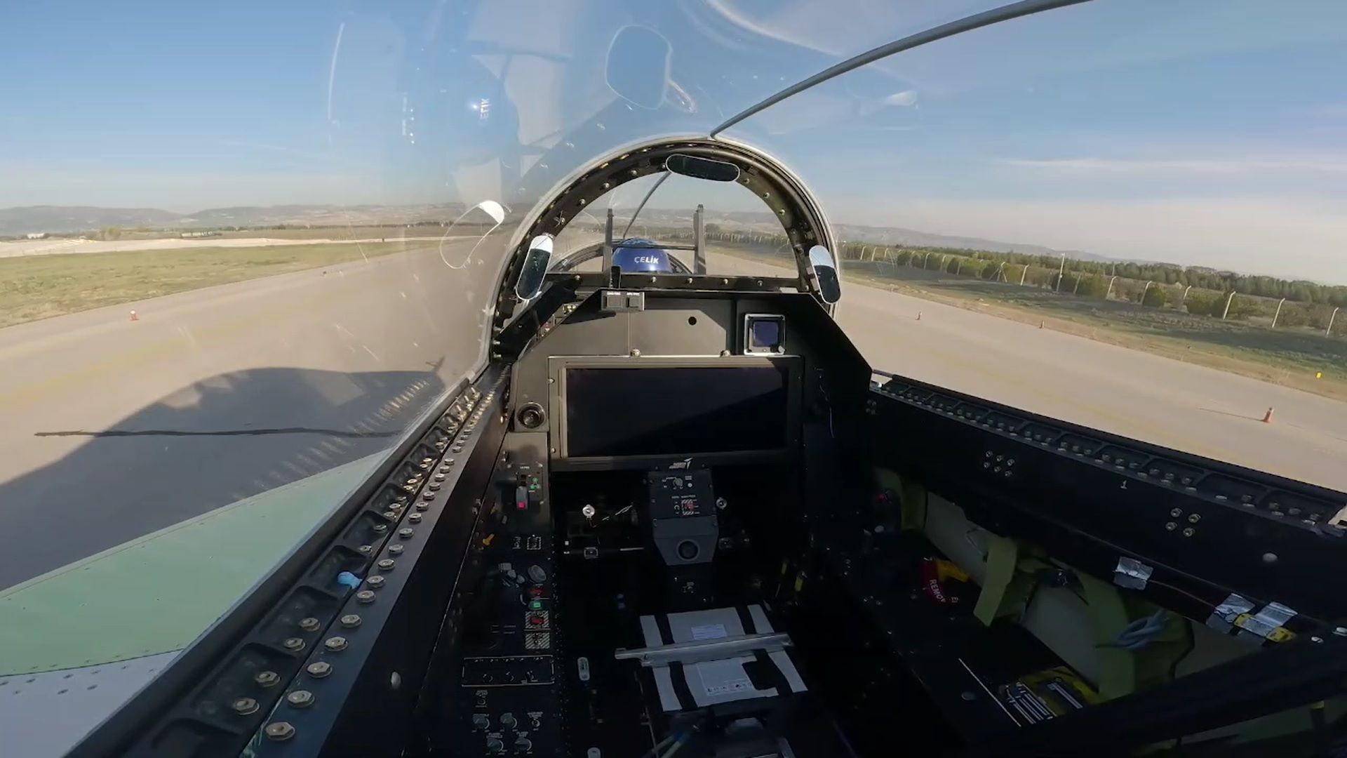 hürjet cockpit TurDef.jpg