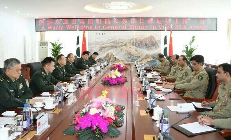 General Asim Munir and Zhang Youxia TurDef.jpg