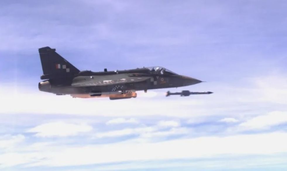 Tejas Astra TurDef.jpg