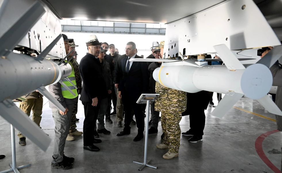 Kyrgistan Akıncı Bayraktar TurDef.jpg