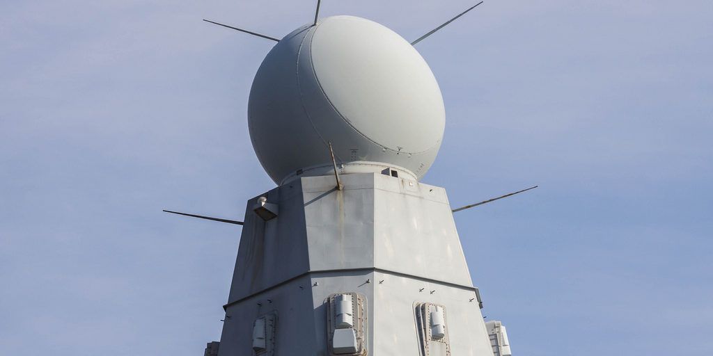 HMS Dragon Testfires its Sea Viper